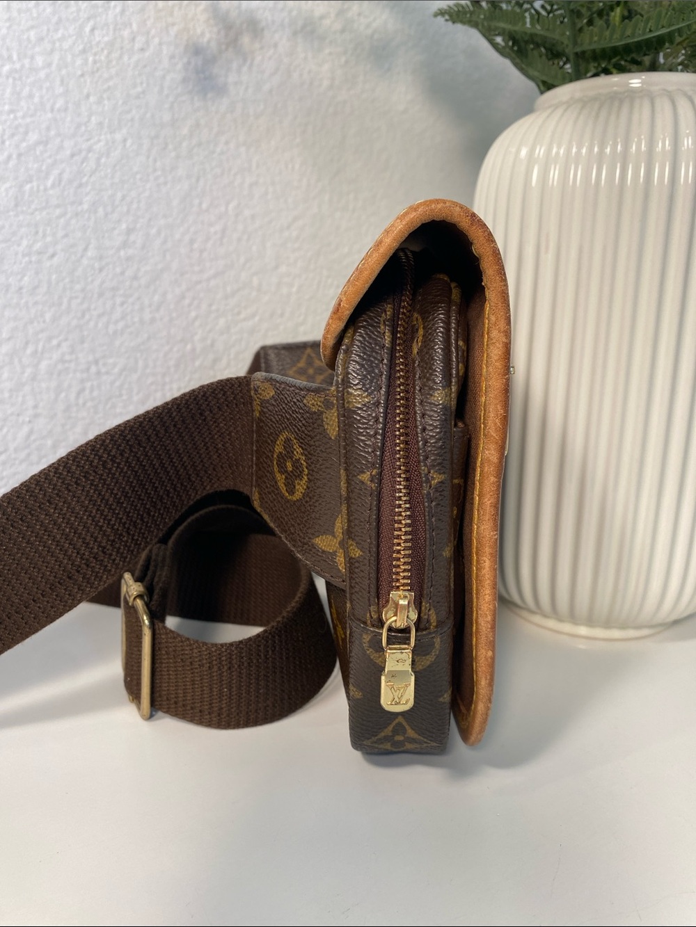 Vintage Louis Vuitton Bosphore Monogram Belt Bag - Picture 11 of 17
